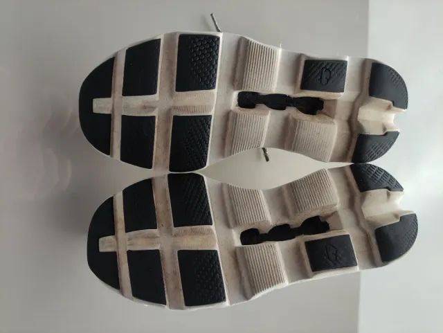 Zapatillas On Running Cloudtec Gris/Blanco