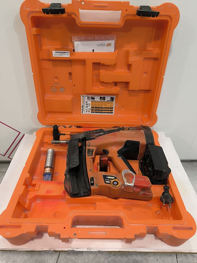 Pistola Clavadora Spit 800P + Batteria