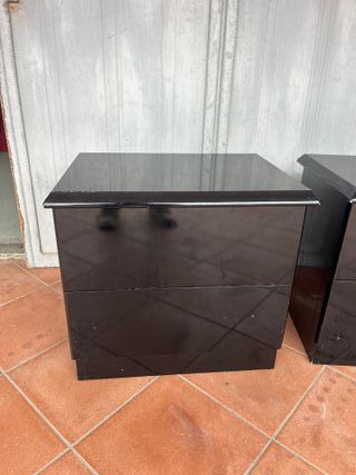 Comodini neri lucidi con ruote e cassetti