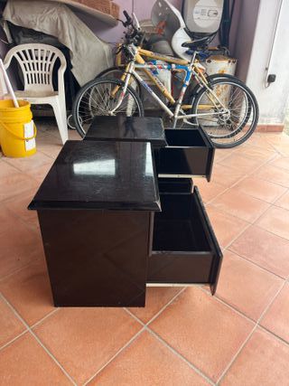 Comodini neri lucidi con ruote e cassetti