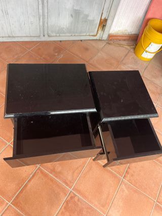 Comodini neri lucidi con ruote e cassetti