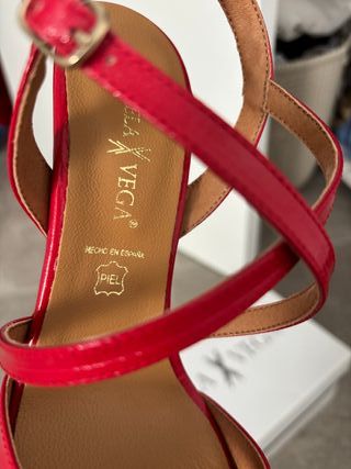 Sandalias Tacón Rojo Piel Daniela Vega nuevos!