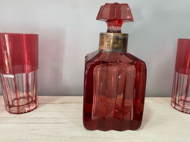 Juego Copas y Licorera Baccarat Rojo