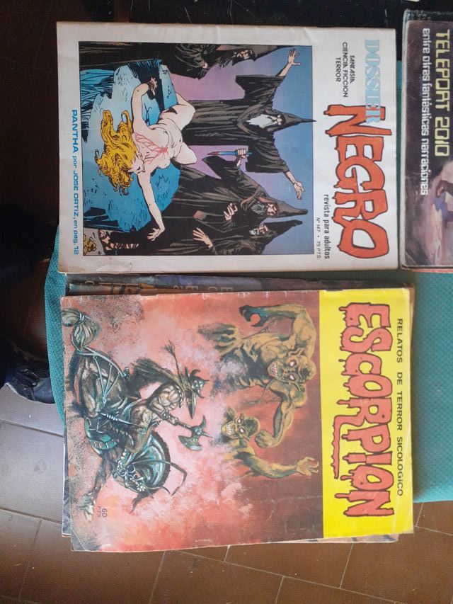 Varios cómics de terror y de combate 