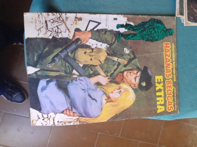 Varios cómics de terror y de combate 