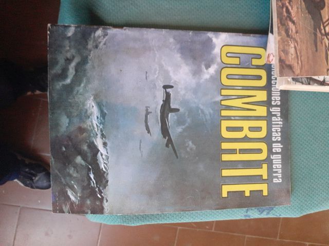 Varios cómics de terror y de combate 