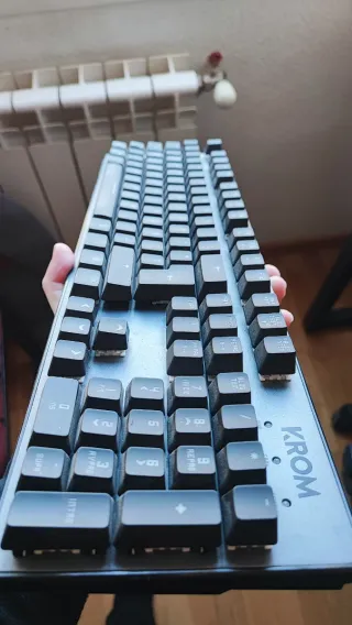 Teclado Gaming Mecánico Krom Kernel RGB