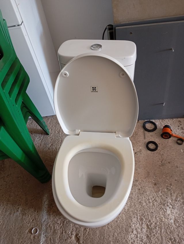 Váter salida suelo blanco