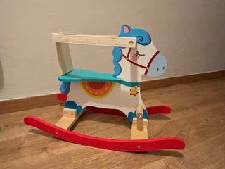 Caballo balancín de madera