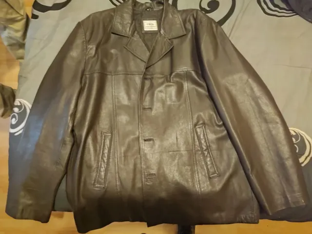 Chaqueta de piel marrón