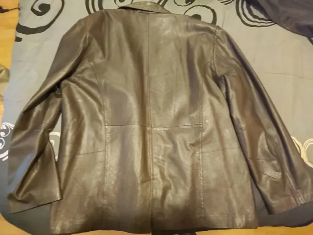 Chaqueta de piel marrón