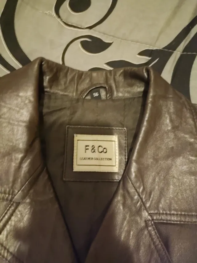 Chaqueta de piel marrón