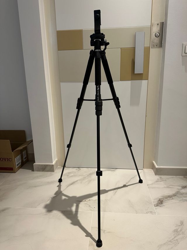 Trípode y foco de grabación Ombar