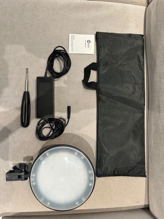 Trípode y foco de grabación Ombar