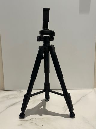 Trípode y foco de grabación Ombar
