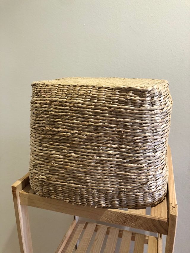 Cesta de mimbre y madera beige