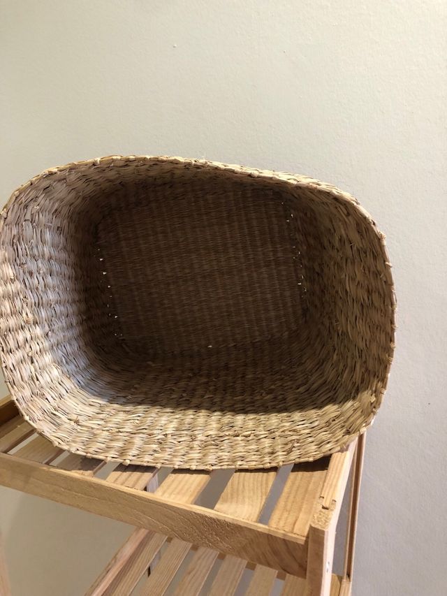 Cesta de mimbre y madera beige