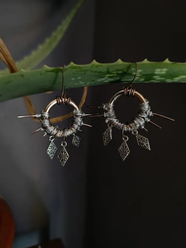 Pendientes tribales hechos a mano