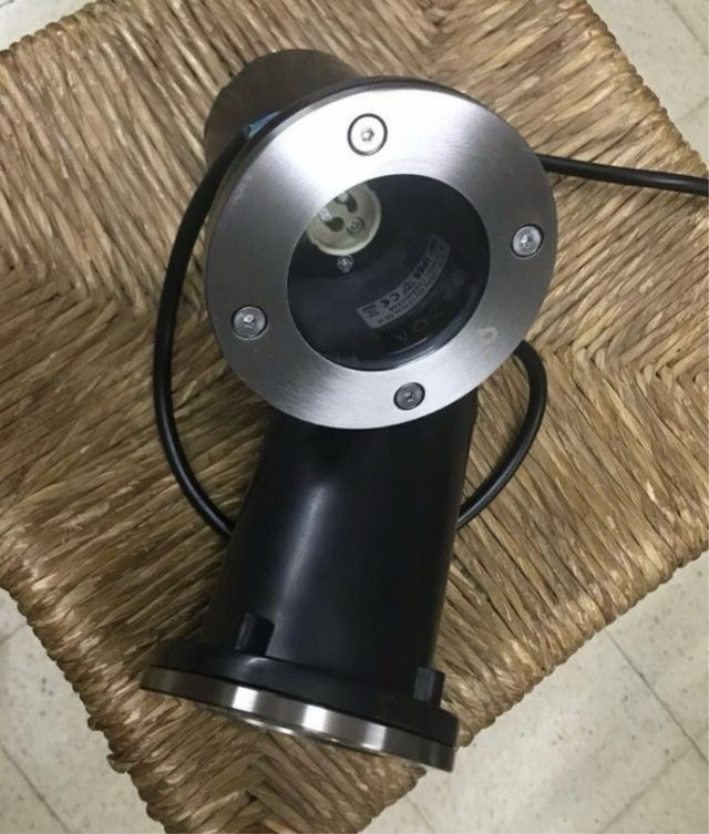 4 Focos empotrables terraza negros y plateados