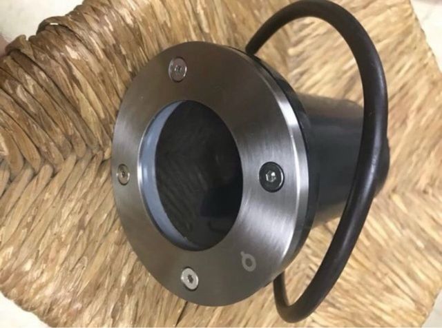 4 Focos empotrables terraza negros y plateados