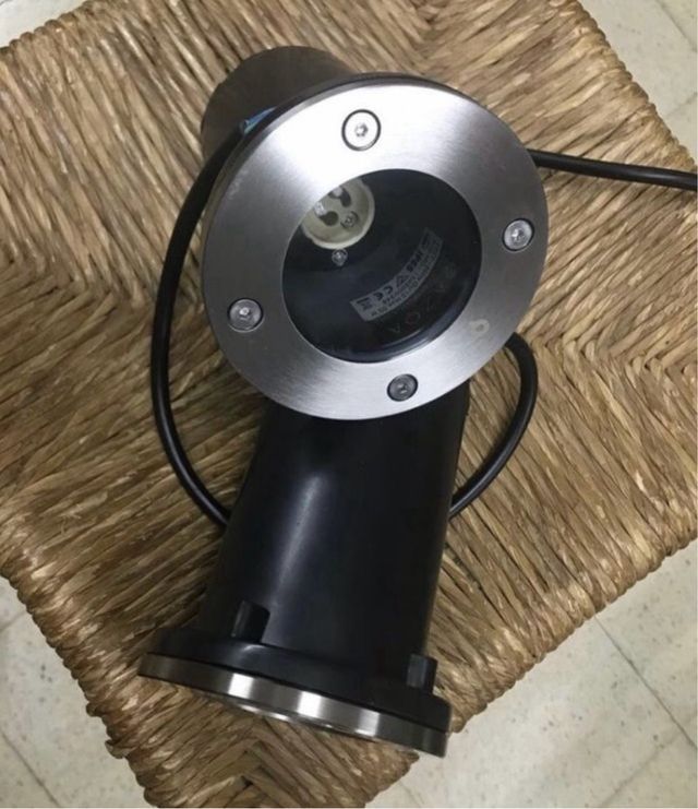 4 Focos empotrables terraza negros y plateados