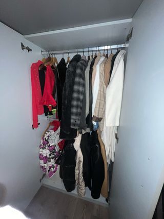 Cama alta juvenil con armario y escalera