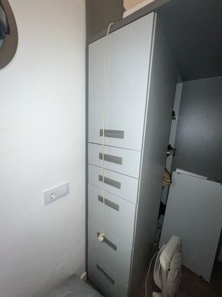 Cama alta juvenil con armario y escalera