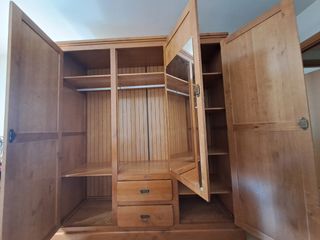 Guardaroba in legno massello