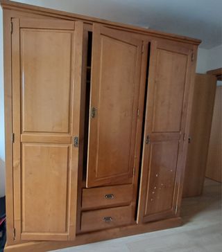Guardaroba in legno massello