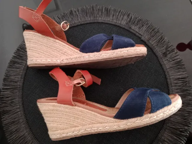 Sandalias cuña azul y marrón