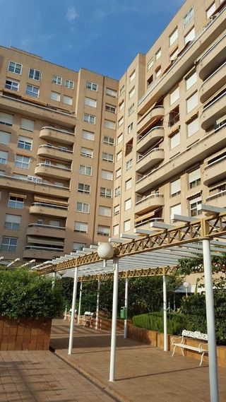 Piso en alquiler en Los Remedios en Sevilla