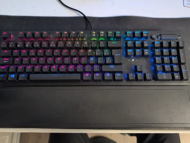 Teclado Razer Blackwidow 3 RGB con reposamuñecas