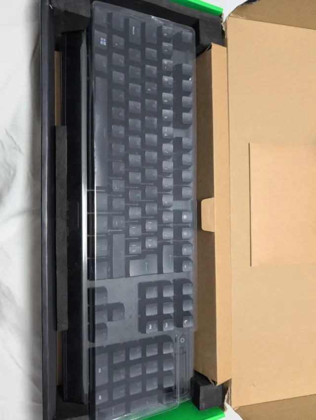 Teclado Razer Blackwidow 3 RGB con reposamuñecas