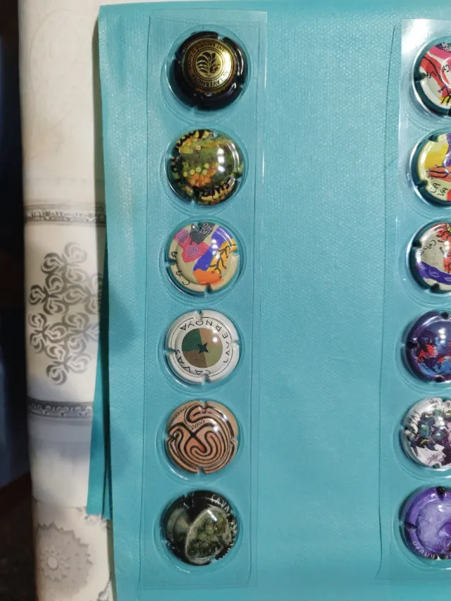 Lotto numero 33. Calici di spumante.