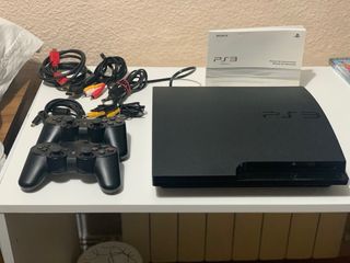 Consola Sony PS3 + 2 Mandos ,Cables ,Una Cámara