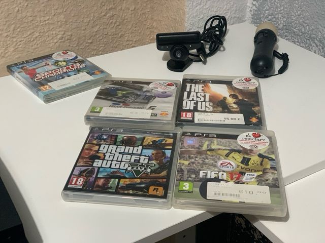 Consola Sony PS3 + 2 Mandos ,Cables ,Una Cámara