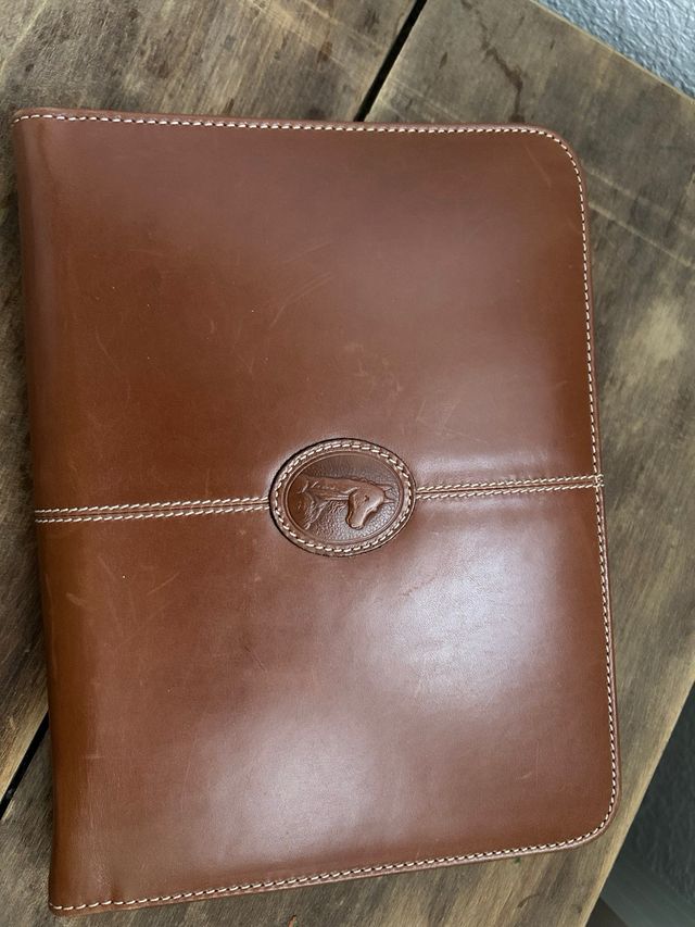 Agenda de piel marrón “El Potro”