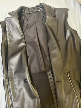Chaleco Zara efecto piel