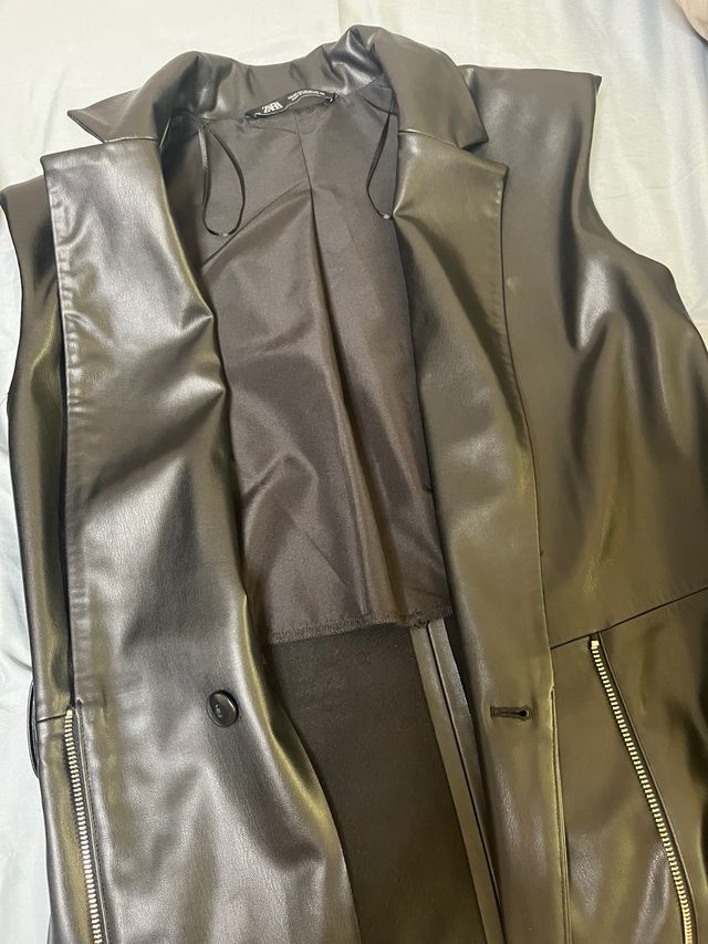 Chaleco Zara efecto piel