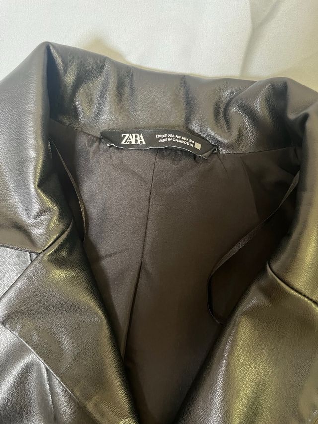 Chaleco Zara efecto piel