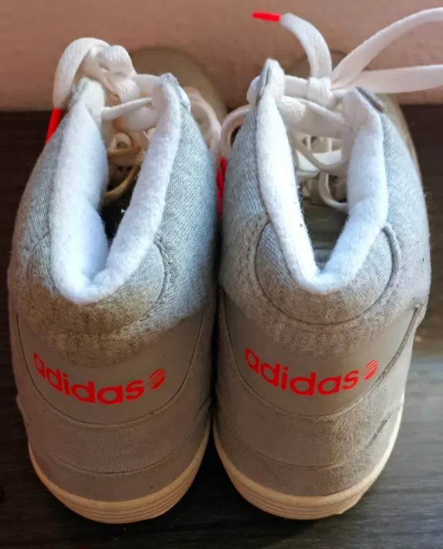 Botas Adidas grises y rojas talla 40