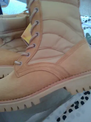 Botas militares beige y marrón