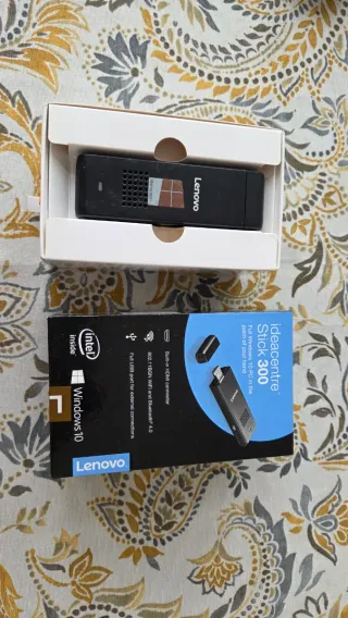 Lenovo ideacentre Stick 300 PC Windows 10