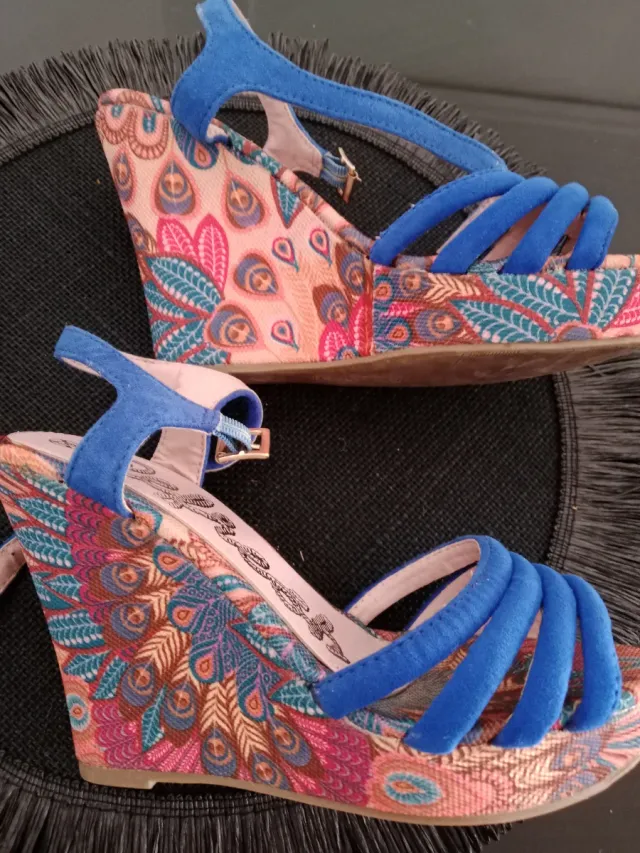 Sandalias Refresh cuña alta multicolor