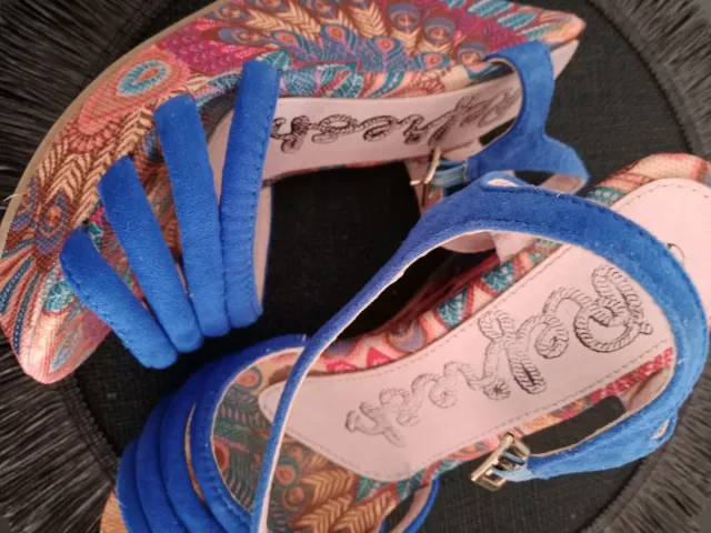 Sandalias Refresh cuña alta multicolor