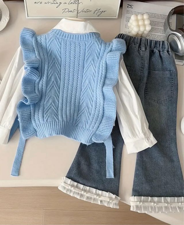 Conjunto niña: Camisa blanca y chaleco azul