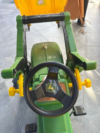 Trattore per bambini con pedali e pala