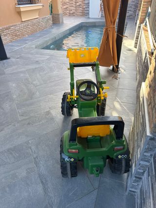 Trattore per bambini con pedali e pala