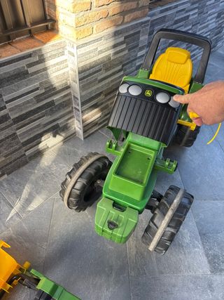 Trattore per bambini con pedali e pala