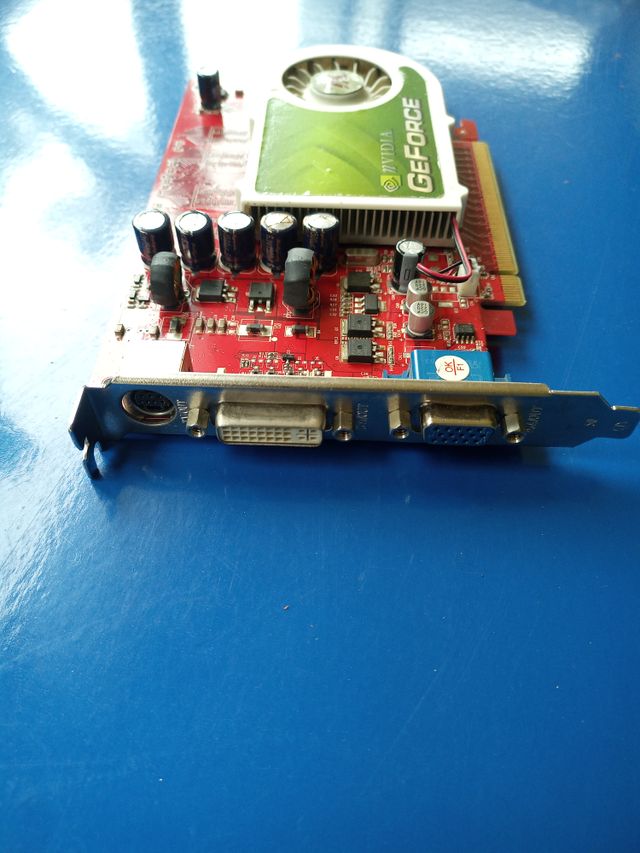 Tarjeta Gráfica NVIDIA GeForce
Pci ex 256mb